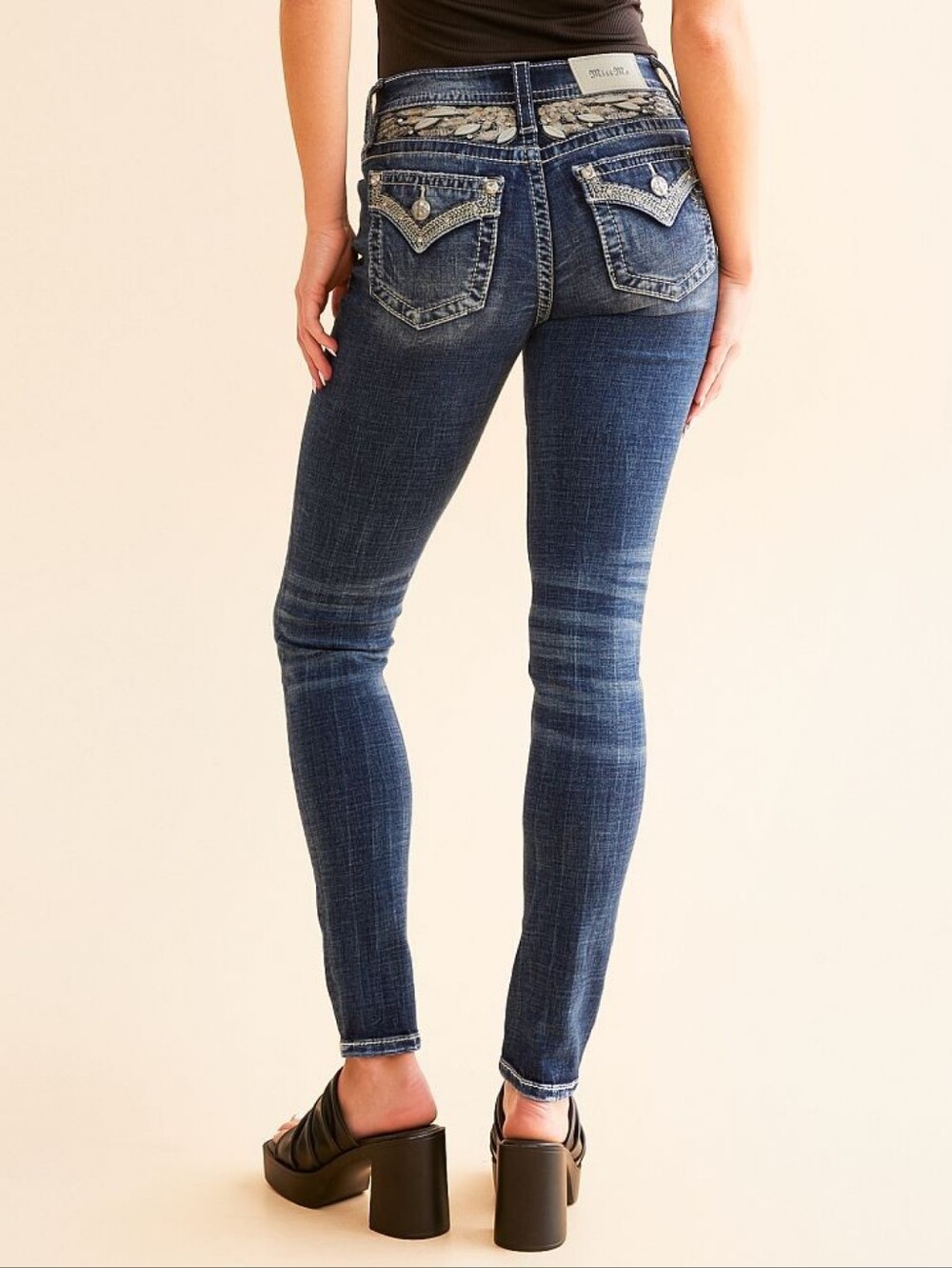 NWOT Miss Me Feather Embelished Selvedge Premium Denim Mid Rise Skinny Jeans 26